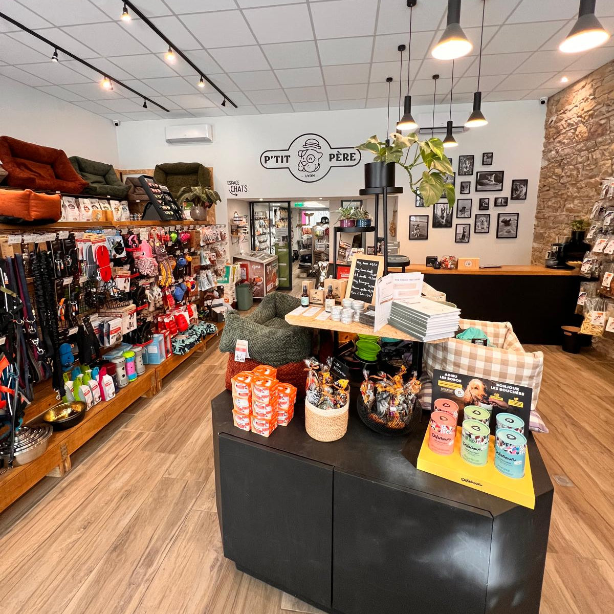 Intérieur de la boutique P'tit Père Lyon