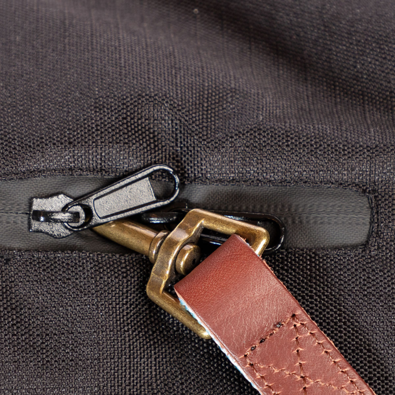 Fermeture zip pour attacher la laisse au harnais