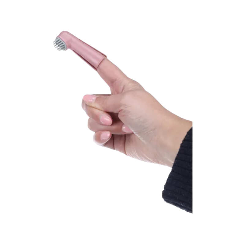 Brosse à dent de doigt massante pour chien porté sur le doigt
