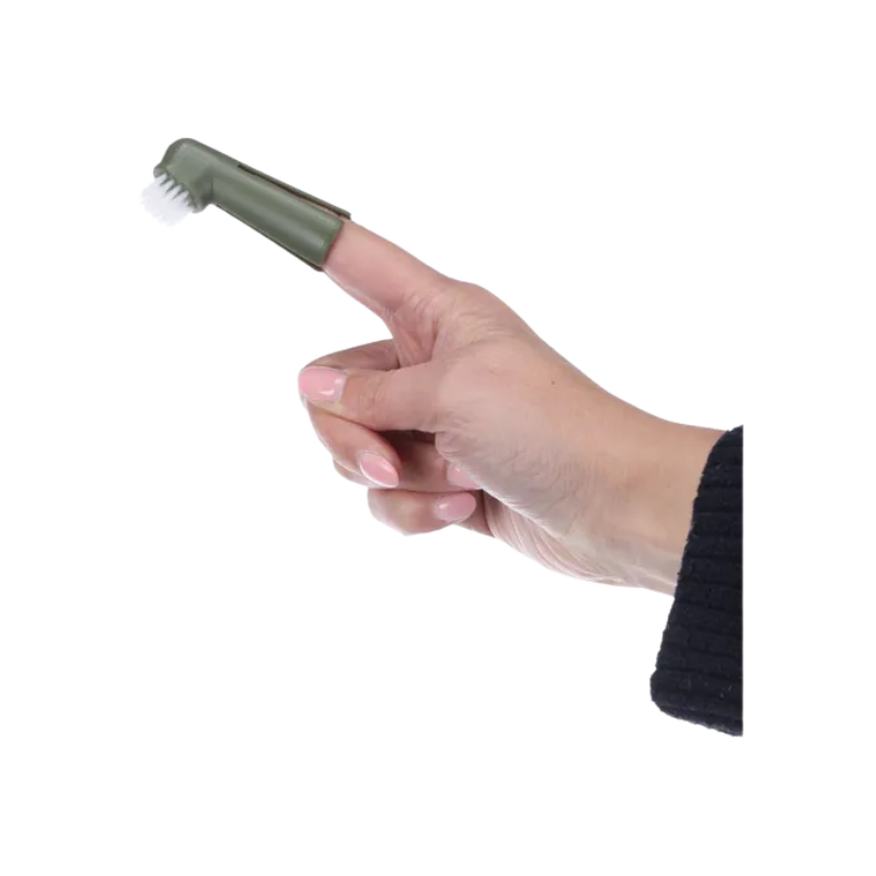 Brosse à dent de doigt nettoyante pour chien porté sur le doigt