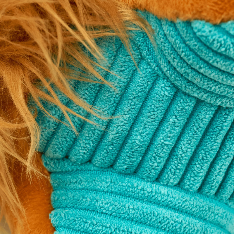 Peluche pour chien George le Lion zoom sur la texture du ventre